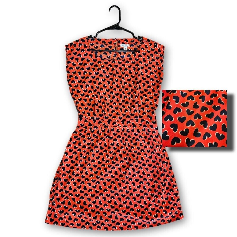 Old Navy Dress Size M Sleeveless Heart Pattern Waist Defined, Red Short Sundress